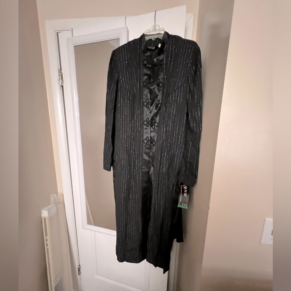 New ladies 2pc outfit perfect for the weddings, evening wear holiday parties etc